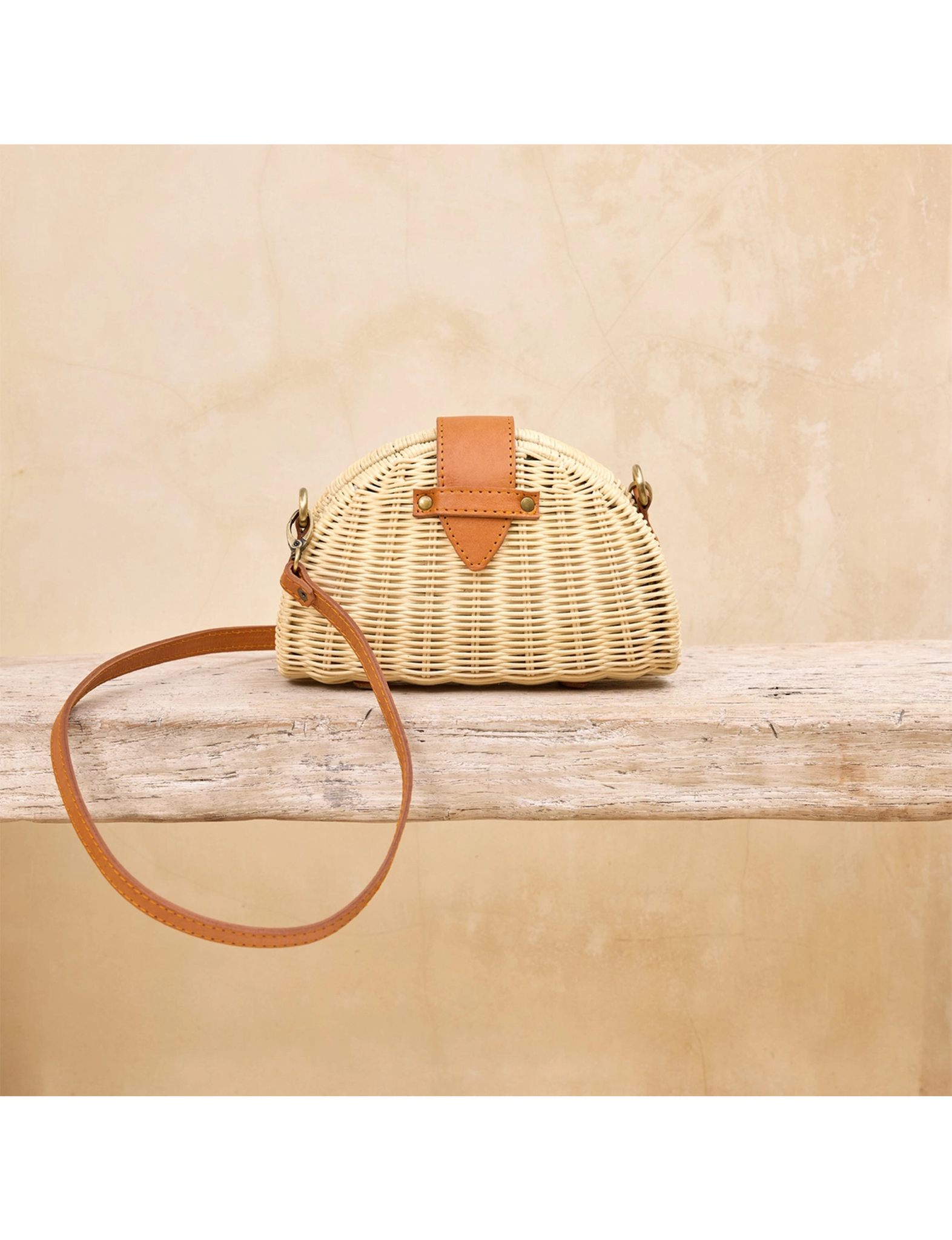 Rattan Clamshell Clutch, Ivory