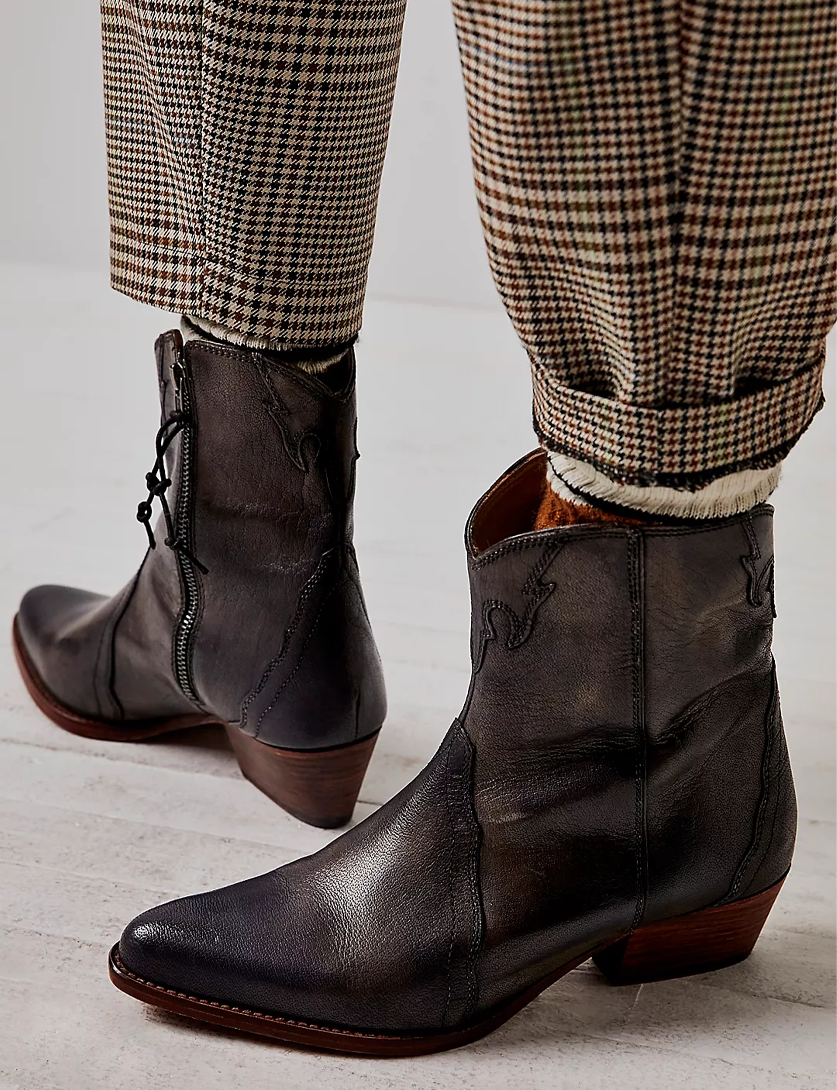 New Frontier Western Boot, Carbon