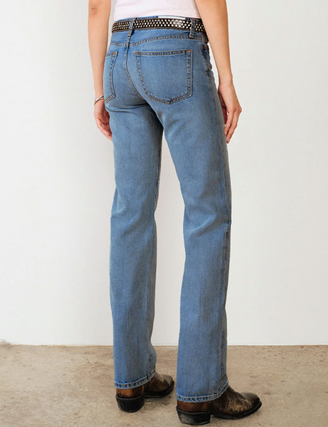 The Sanasa Jean, Media Noche